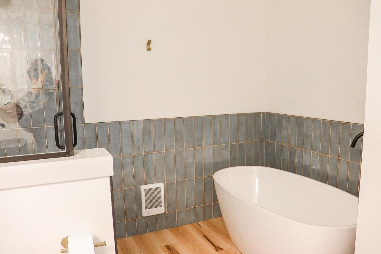 Foxglove Suite At The Wildflower Inn 골드비치 외부 사진